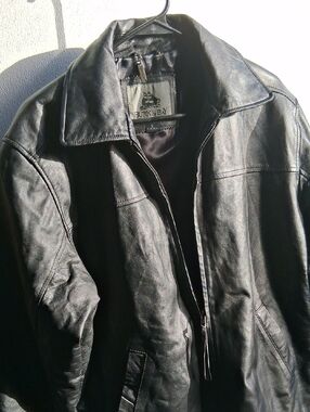 Burks Bay Men's Black Leather Bomber Jacket